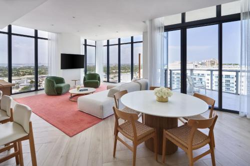Penthouse 8, 2 Bedroom Bi-level Suite, Bedroom 1: 1 King, Bedroom 2: 1 King, Ocean view, Balcony