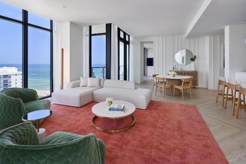 Penthouse 8, 2 Bedroom Bi-level Suite, Bedroom 1: 1 King, Bedroom 2: 1 King, Ocean view, Balcony