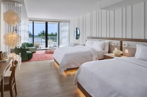Premier, Suite, 2 Queen, Oceanfront, Balcony