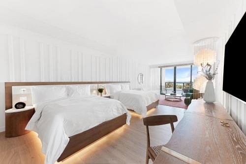 Premier, Suite, 2 Queen, Oceanfront, Balcony