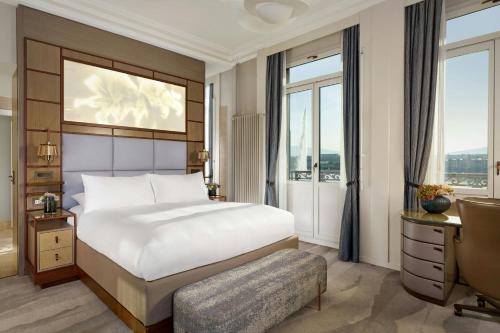 Lake Front Suite, 1 Bedroom Suite, 1 King, Sofa bed, Balcony