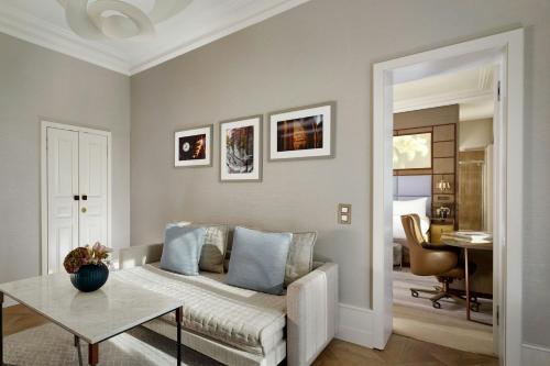Lake Front Suite, 1 Bedroom Suite, 1 King, Sofa bed, Balcony