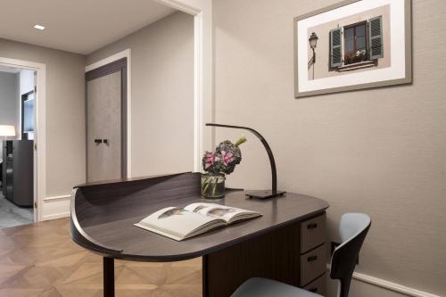 Classic Garden View, Guest room, 1 King, Garden view