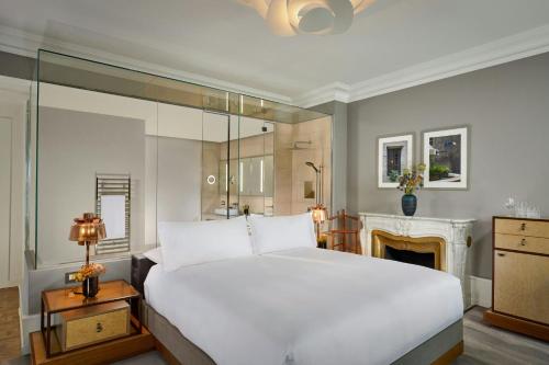 Premium Lake Front, Guest room, 1 King, Front Lake view