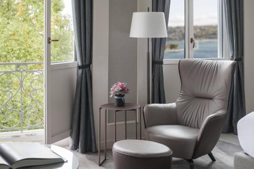 Deluxe Lake View, Guest room, 1 King, Lake view