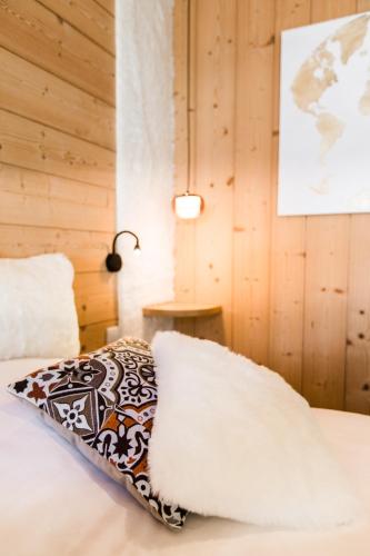 Double Room M (2 Adults)