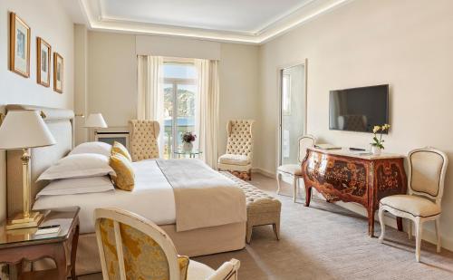 Classic Room with Harbour and Hillside View