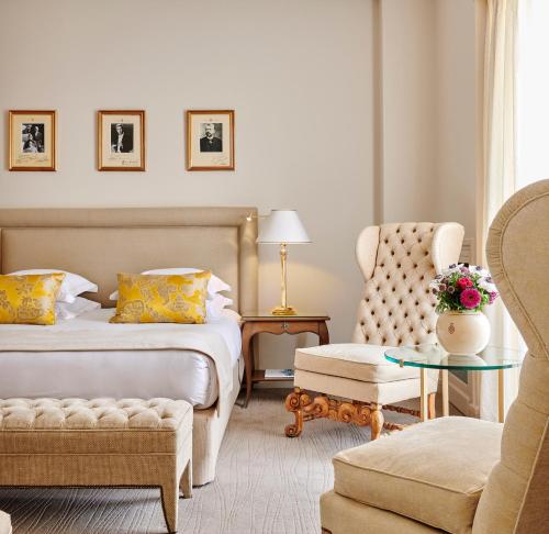 Classic Room with Harbour and Hillside View