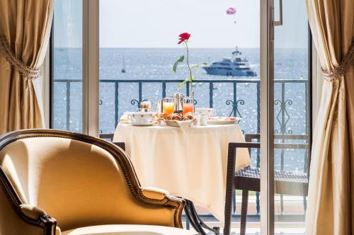 Superior Room with garden & sea view