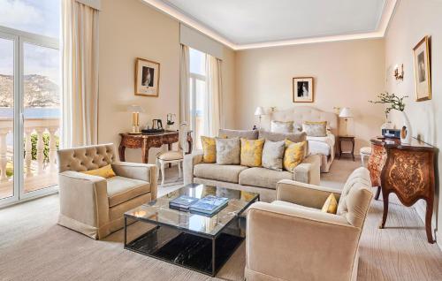 Junior Suite with Harbour and Car Park View