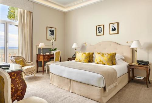 Classic Double Room with Garden and Sea View