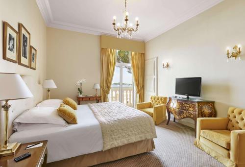 Classic Double Room with Garden and Sea View