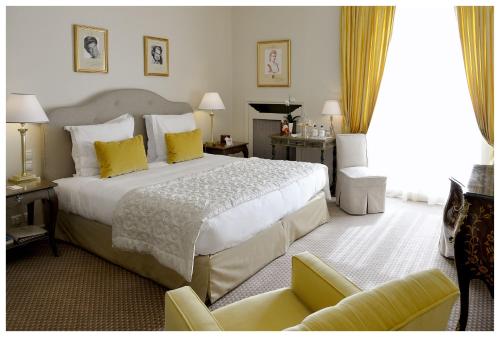Classic Double Room with Garden and Sea View