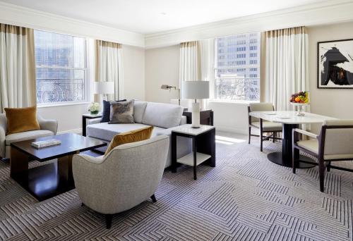 Deluxe King Suite