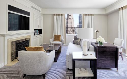 Deluxe King Suite