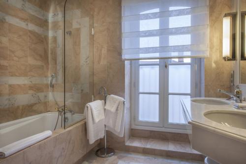 Junior Suite (2 Adults)