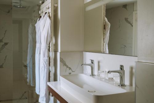 Junior Suite (2 Adults)