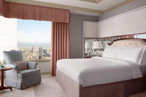Executive Suite, Executive Suite, City view