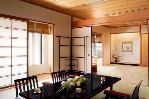 Japanese Suite, Suite, 5 Twin/Single Bed(s) futon, City view