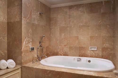The Ritz-Carlton Suite, Presidential Suite, 1 King