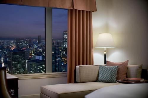 Skyview Deluxe Room, Guest room, 1 King, City view