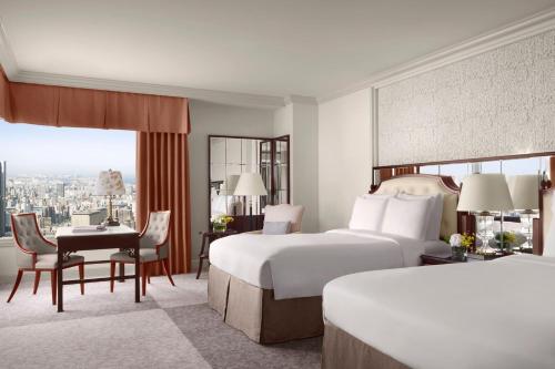Deluxe Room, Guest room, 2 Queen, City view, Corner room