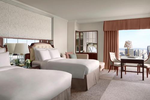 Club Deluxe Two Queen, Club level, Guest room, City view