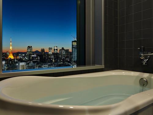 Superior Queen Room with Tokyo Tower View from Bath - Smoking