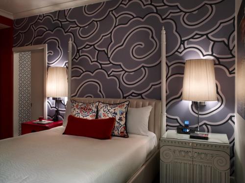 Essential Queen Room with View