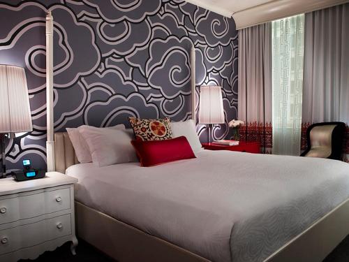 Premium King Room with City View