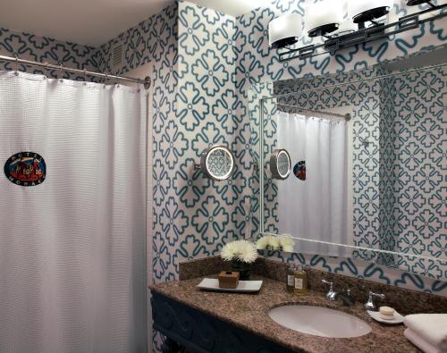 Essential Room 