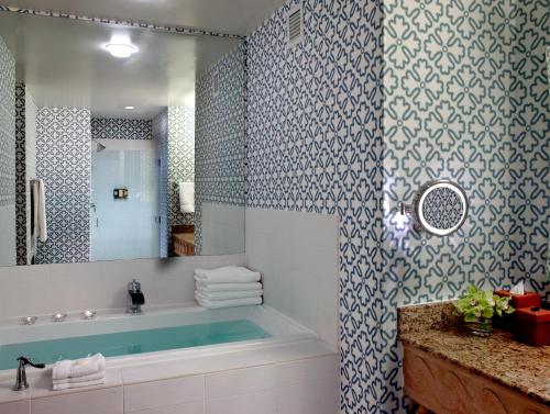 Premium King Room with Soaking Tub