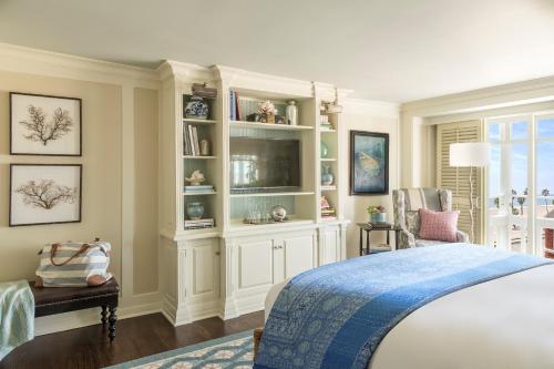 King Room with Partial Ocean View