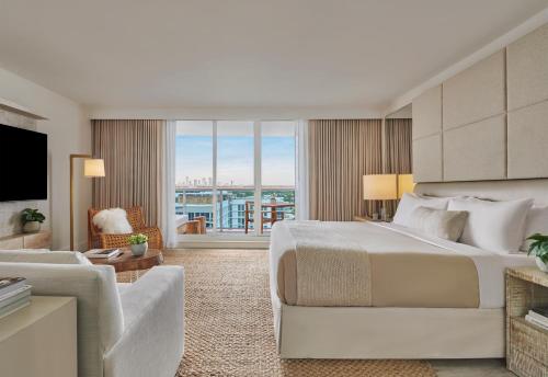 King Studio Suite with Balcony