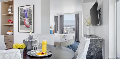 Suite with Mountain View