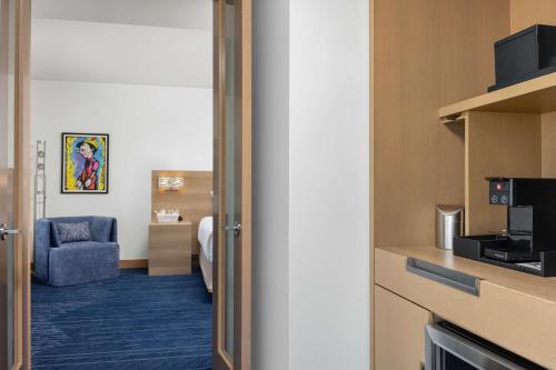 One-Bedroom King Suite with Balcony