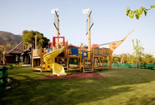 Superior Deluxe Double or Twin Room (2 Adults + 2 Children)