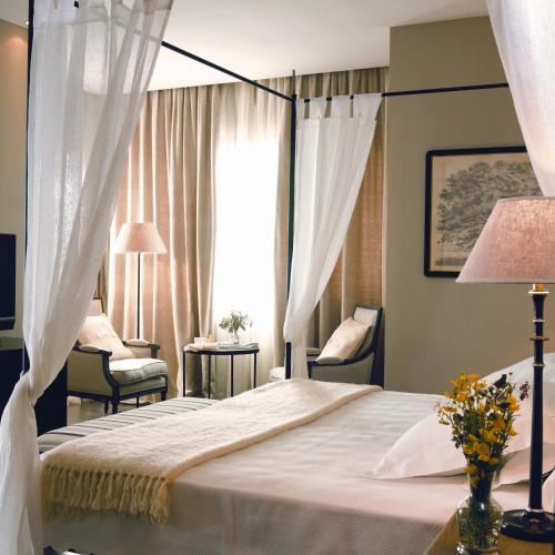 Suite (2 Adults + 1 Child)