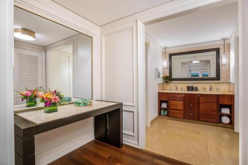 One-Bedroom King Suite with Ocean View