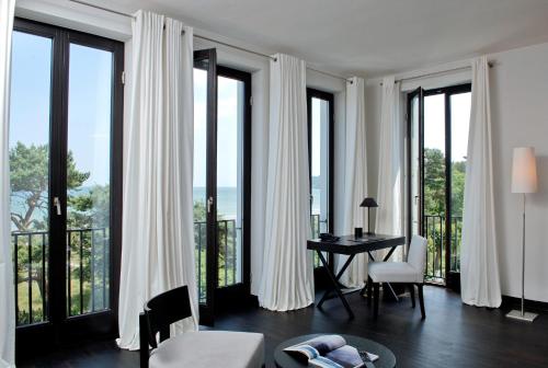 Deluxe Suite with Sea View