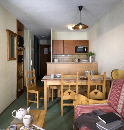One-Bedroom Apartment with Cabin (4-6 Persons)