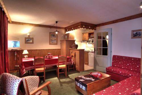 Comfort Two-Bedroom Apartment with Cabin (8 Persons)