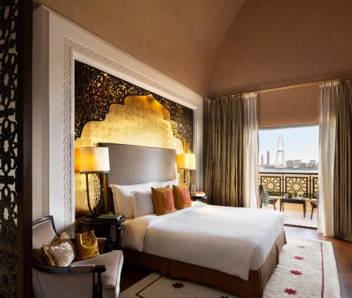 Imperial One-Bedroom Suite with Club Access including Breakfast, Afternoon Tea, Evening Cocktail Hours & Soft Refreshments