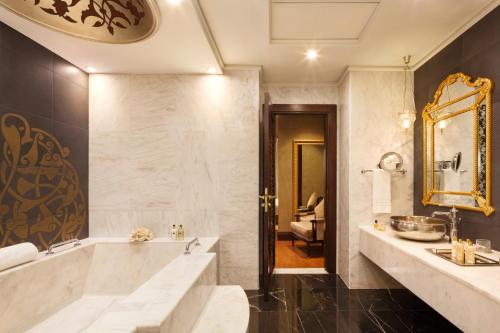 Imperial One-Bedroom Suite with Club Access including Breakfast, Afternoon Tea, Evening Cocktail Hours & Soft Refreshments