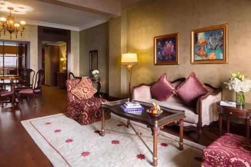 Imperial One-Bedroom Suite with Club Access including Breakfast, Afternoon Tea, Evening Cocktail Hours & Soft Refreshments