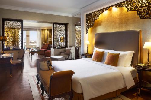 Junior Suite King with Club Access with Club Access including Breakfast, Afternoon Tea, Evening Cocktail Hours & Soft Refreshments