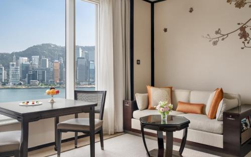 Grand Deluxe Harbor View King Room