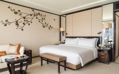 Grand Deluxe Harbor View King Room