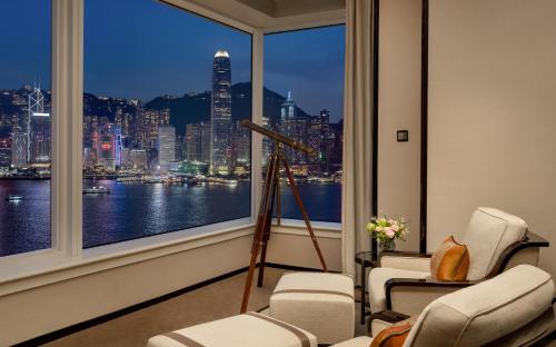 Deluxe Harbor View Suite