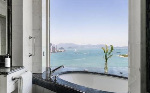 Deluxe Harbor View Suite